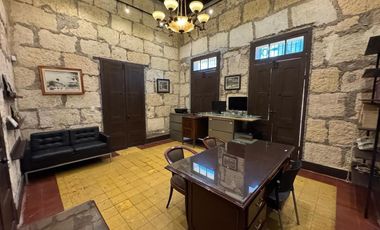 OFICINA CENTRO POR AV TAPIA EN UN EXCELENTE PUNTO