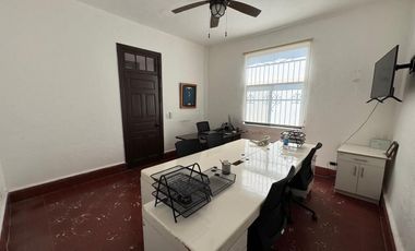 OFICINA CENTRO POR AV TAPIA EN UN EXCELENTE PUNTO