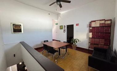 OFICINA CENTRO POR AV TAPIA EN UN EXCELENTE PUNTO