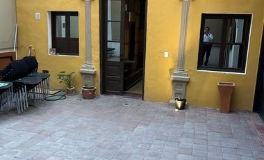 OFICINA CENTRO POR AV TAPIA EN UN EXCELENTE PUNTO