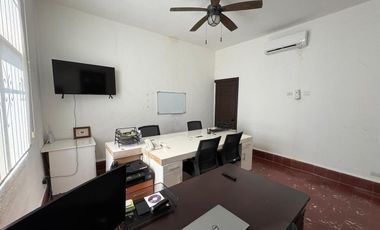 OFICINA CENTRO POR AV TAPIA EN UN EXCELENTE PUNTO