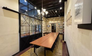 OFICINA CENTRO POR AV TAPIA EN UN EXCELENTE PUNTO