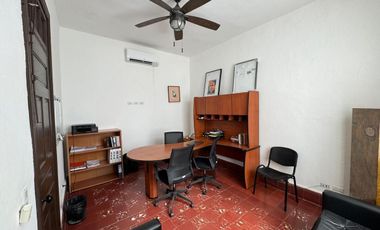 OFICINA CENTRO POR AV TAPIA EN UN EXCELENTE PUNTO