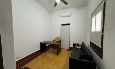 OFICINA CENTRO POR AV TAPIA EN UN EXCELENTE PUNTO