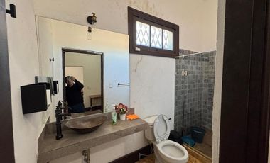 OFICINA CENTRO POR AV TAPIA EN UN EXCELENTE PUNTO