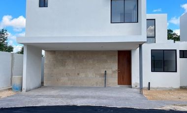 Casa en venta al norte de Mérida en privada zona de Conkal