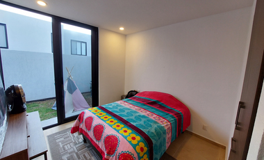 CASA DE ALONDRA CON HAB. EN PB ALTOS JURIQUILLA E1