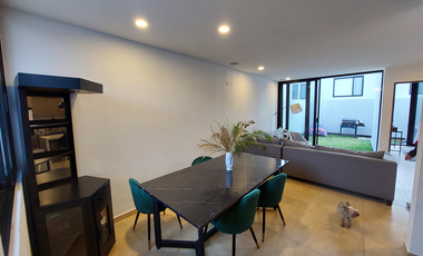 CASA DE ALONDRA CON HAB. EN PB ALTOS JURIQUILLA E1