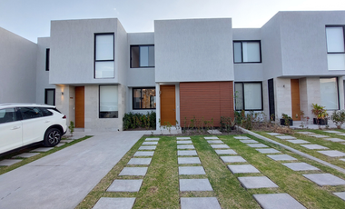 CASA DE ALONDRA CON HAB. EN PB ALTOS JURIQUILLA E1