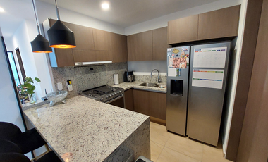 CASA DE ALONDRA CON HAB. EN PB ALTOS JURIQUILLA E1