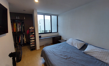CASA DE ALONDRA CON HAB. EN PB ALTOS JURIQUILLA E1