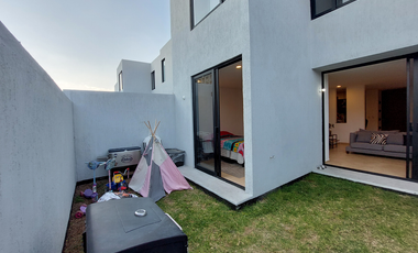 CASA DE ALONDRA CON HAB. EN PB ALTOS JURIQUILLA E1
