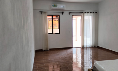 La Casa  del Árbol Club de Golf La Ceiba Recién Remodelada .