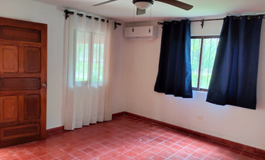 La Casa  del Árbol Club de Golf La Ceiba Recién Remodelada .