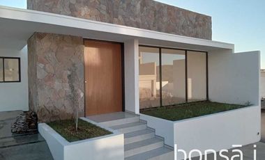 Casa nueva en RENTA ubicada en Zona Norte