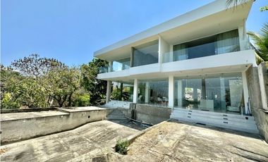 VENTA CASA CON PLAYA SEMI-PRIVADA & VISTA AL MAR EN PRIMERA LINEA