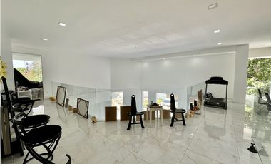 VENTA CASA CON PLAYA SEMI-PRIVADA & VISTA AL MAR EN PRIMERA LINEA