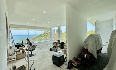 VENTA CASA CON PLAYA SEMI-PRIVADA & VISTA AL MAR EN PRIMERA LINEA