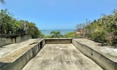 VENTA CASA CON PLAYA SEMI-PRIVADA & VISTA AL MAR EN PRIMERA LINEA