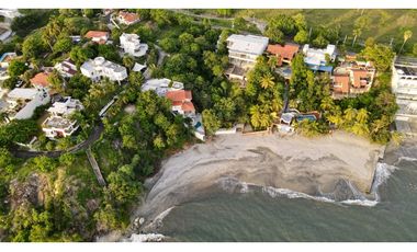 VENTA CASA CON PLAYA SEMI-PRIVADA & VISTA AL MAR EN PRIMERA LINEA