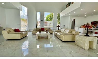 VENTA CASA CON PLAYA SEMI-PRIVADA & VISTA AL MAR EN PRIMERA LINEA