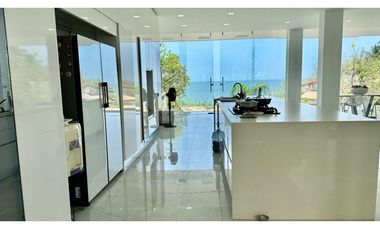 VENTA CASA CON PLAYA SEMI-PRIVADA & VISTA AL MAR EN PRIMERA LINEA