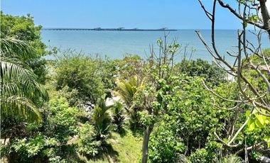 VENTA CASA CON PLAYA SEMI-PRIVADA & VISTA AL MAR EN PRIMERA LINEA