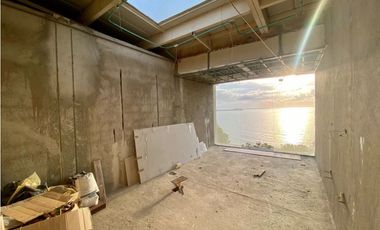 VENTA CASA CON PLAYA SEMI-PRIVADA & VISTA AL MAR EN PRIMERA LINEA