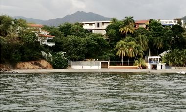 VENTA CASA CON PLAYA SEMI-PRIVADA & VISTA AL MAR EN PRIMERA LINEA