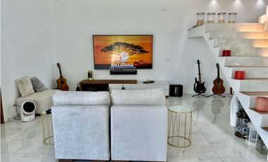 VENTA CASA CON PLAYA SEMI-PRIVADA & VISTA AL MAR EN PRIMERA LINEA