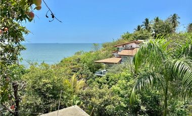 VENTA CASA CON PLAYA SEMI-PRIVADA & VISTA AL MAR EN PRIMERA LINEA