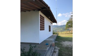 Vendo casa en Yolombó Vda. La Reina parcelación cerrada