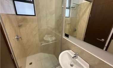 SE VENDE O SE RENTA CASA EN UNIDAD CERRADA EN LA CEJA INMUEBLE DE LUJO
