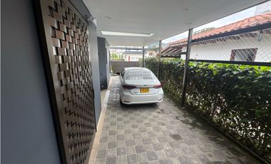 SE VENDE O SE RENTA CASA EN UNIDAD CERRADA EN LA CEJA INMUEBLE DE LUJO