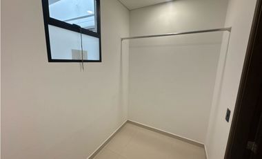 SE VENDE O SE RENTA CASA EN UNIDAD CERRADA EN LA CEJA INMUEBLE DE LUJO