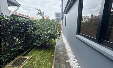 SE VENDE O SE RENTA CASA EN UNIDAD CERRADA EN LA CEJA INMUEBLE DE LUJO