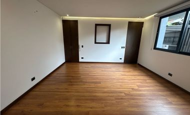 SE VENDE O SE RENTA CASA EN UNIDAD CERRADA EN LA CEJA INMUEBLE DE LUJO