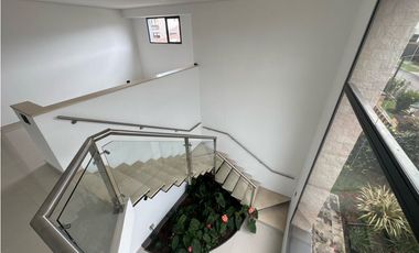 SE VENDE O SE RENTA CASA EN UNIDAD CERRADA EN LA CEJA INMUEBLE DE LUJO