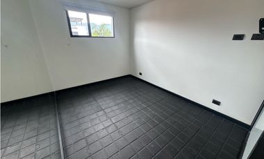 SE VENDE O SE RENTA CASA EN UNIDAD CERRADA EN LA CEJA INMUEBLE DE LUJO