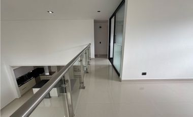 SE VENDE O SE RENTA CASA EN UNIDAD CERRADA EN LA CEJA INMUEBLE DE LUJO