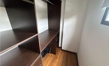 SE VENDE O SE RENTA CASA EN UNIDAD CERRADA EN LA CEJA INMUEBLE DE LUJO