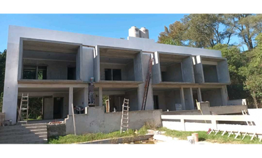 Calle 419 entre 19bis y 20- Complejo Prados de Arana.