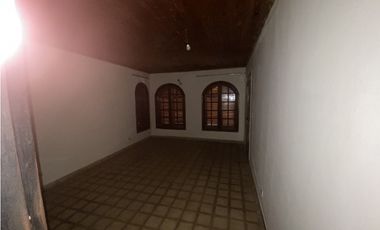 VENDO CASA COLONIAL EN EXCELENTE BARRIO, POSADAS MNES