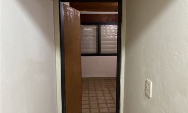 VENDO CASA COLONIAL EN EXCELENTE BARRIO, POSADAS MNES