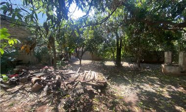 VENDO CASA COLONIAL EN EXCELENTE BARRIO, POSADAS MNES