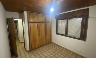 VENDO CASA COLONIAL EN EXCELENTE BARRIO, POSADAS MNES