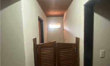 VENDO CASA COLONIAL EN EXCELENTE BARRIO, POSADAS MNES