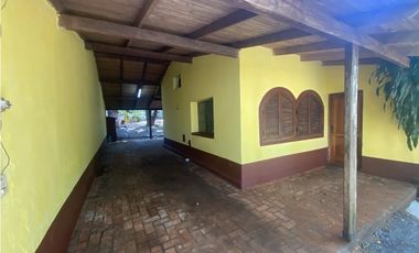 VENDO CASA COLONIAL EN EXCELENTE BARRIO, POSADAS MNES