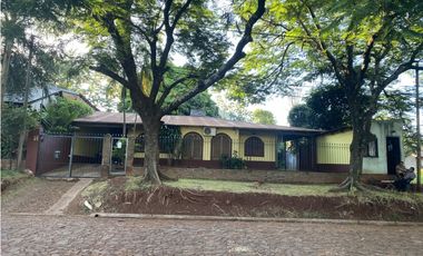 VENDO CASA COLONIAL EN EXCELENTE BARRIO, POSADAS MNES