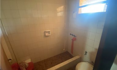VENDO CASA COLONIAL EN EXCELENTE BARRIO, POSADAS MNES